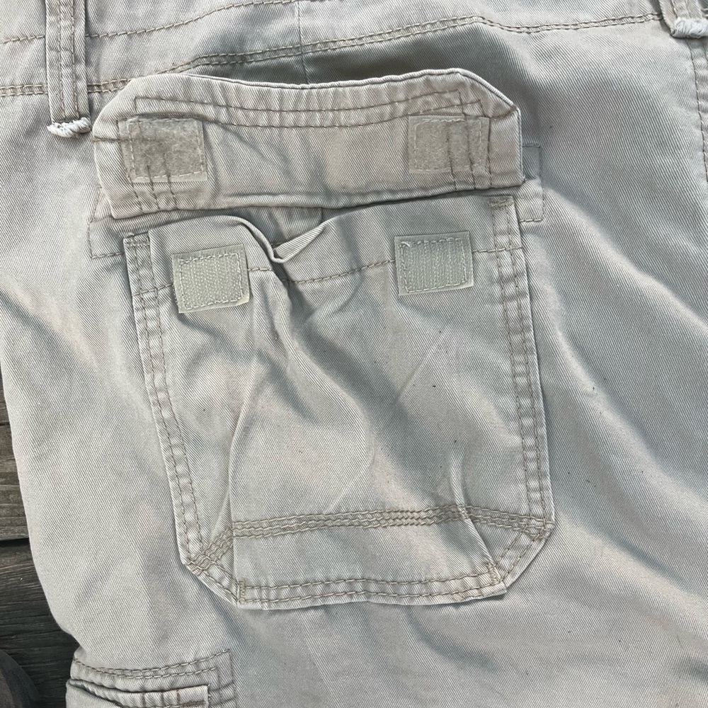 NWOT Union Bay Men’s Beige Cargo Shorts Size 48 - Picture 3 of 7